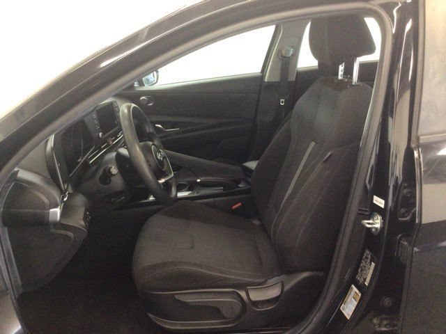 Used 2023 Hyundai Elantra SE FWD image 16