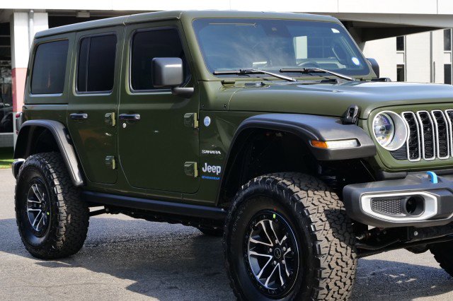 Used 2024 Jeep Wrangler Unlimited Sahara w/ Technology Group image 42