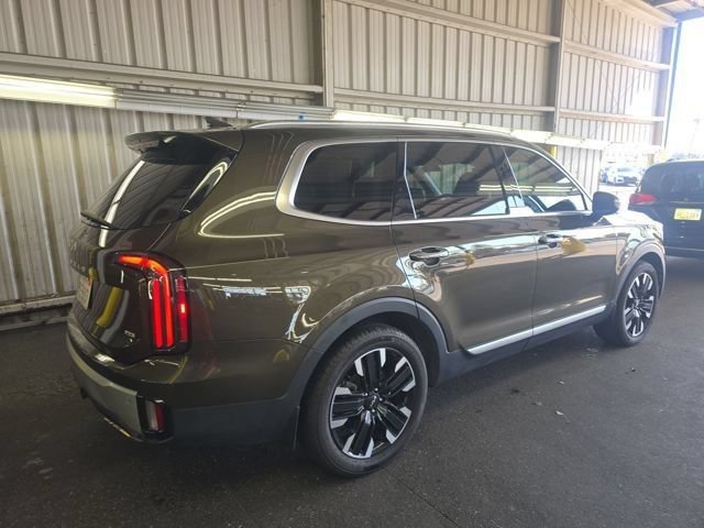 Used 2024 Kia Telluride SX Prestige w/ Towing Package AWD/4WD image 3