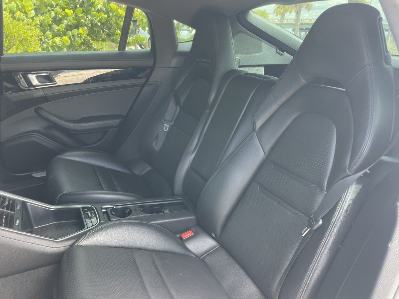 Used 2021 Porsche Panamera RWD image 12