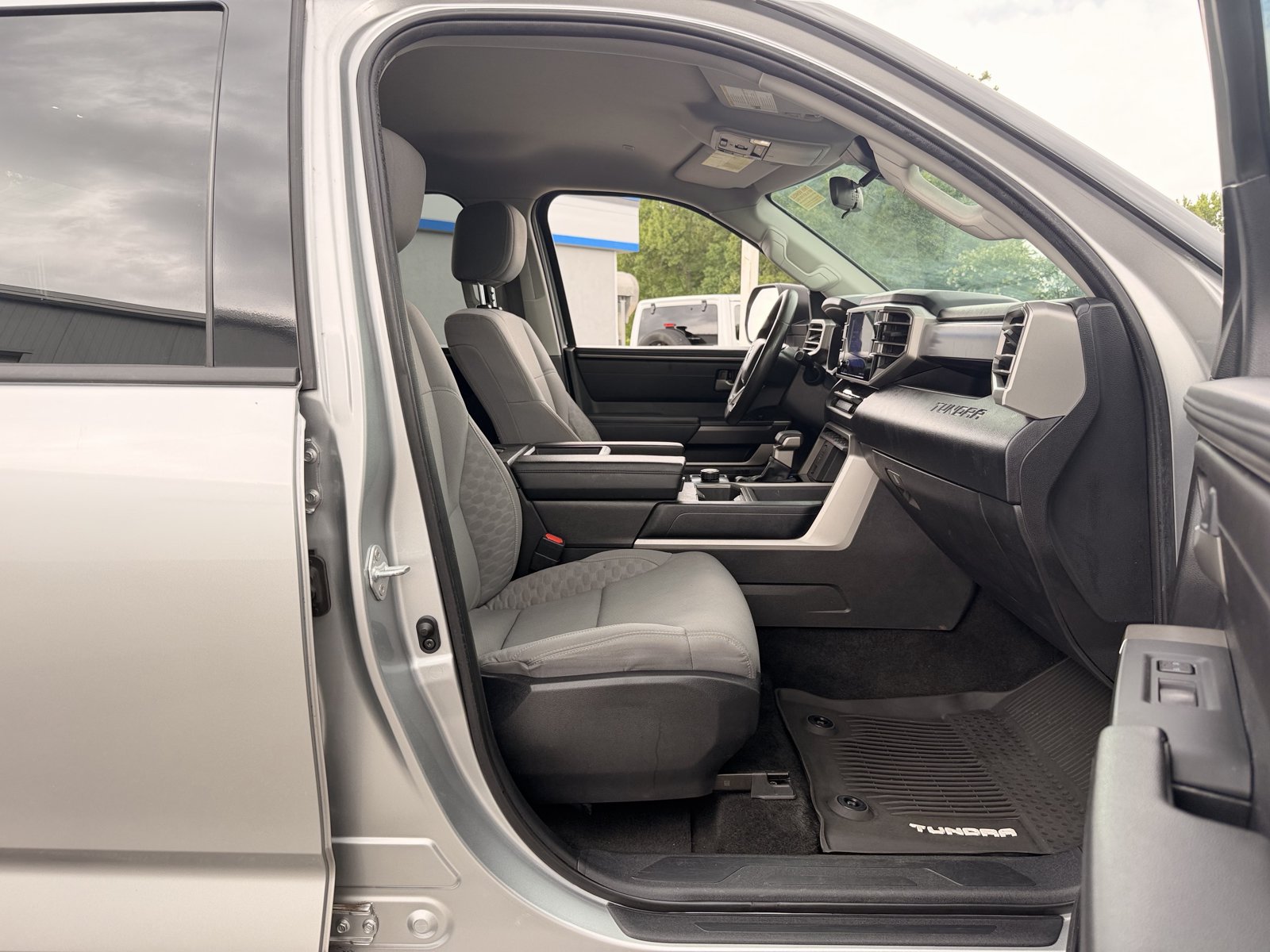 Used 2022 Toyota Tundra SR5 AWD/4WD image 32