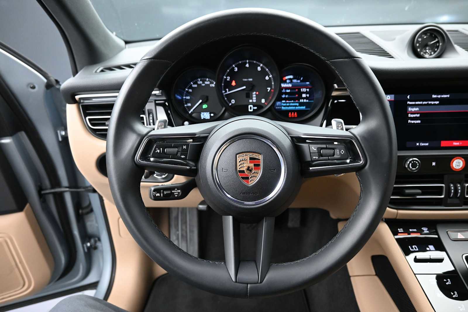 Certified 2025 Porsche Macan AWD/4WD image 9