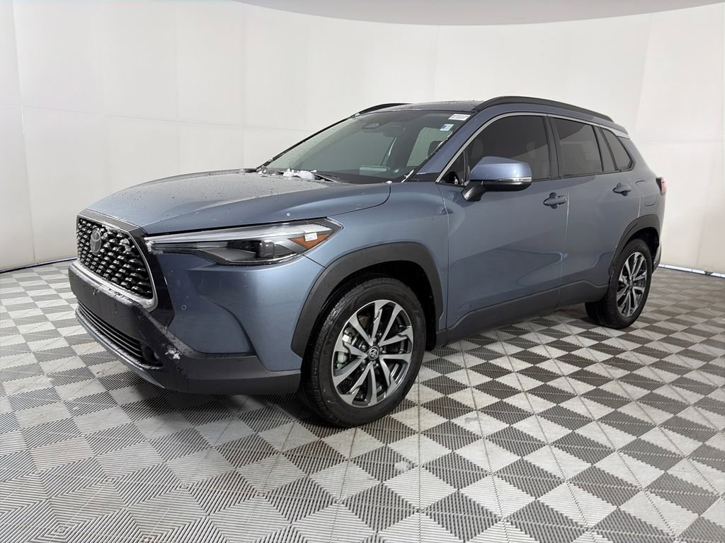 Used 2023 Toyota Corolla Cross XLE w/ Convenience Package AWD/4WD image 3