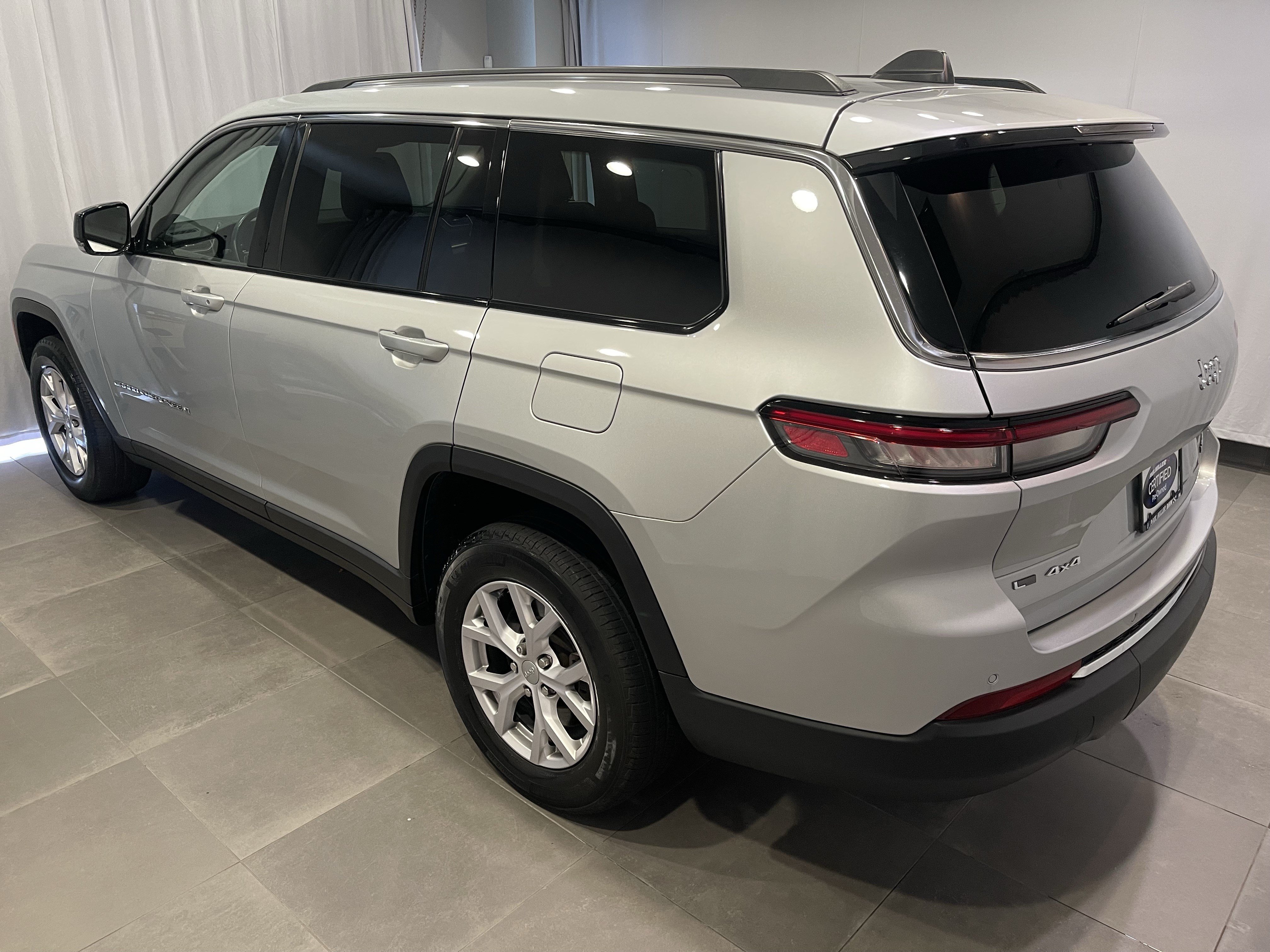 Used 2022 Jeep Grand Cherokee L Limited AWD/4WD image 4