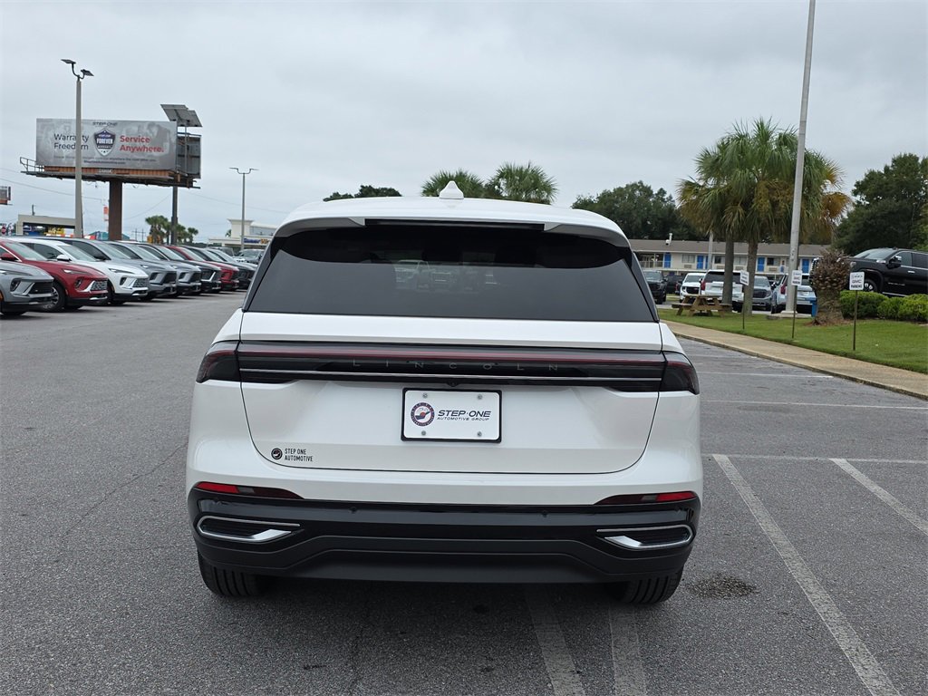 Used 2025 Lincoln Nautilus Premier w/ Equipment Group 102A image 6