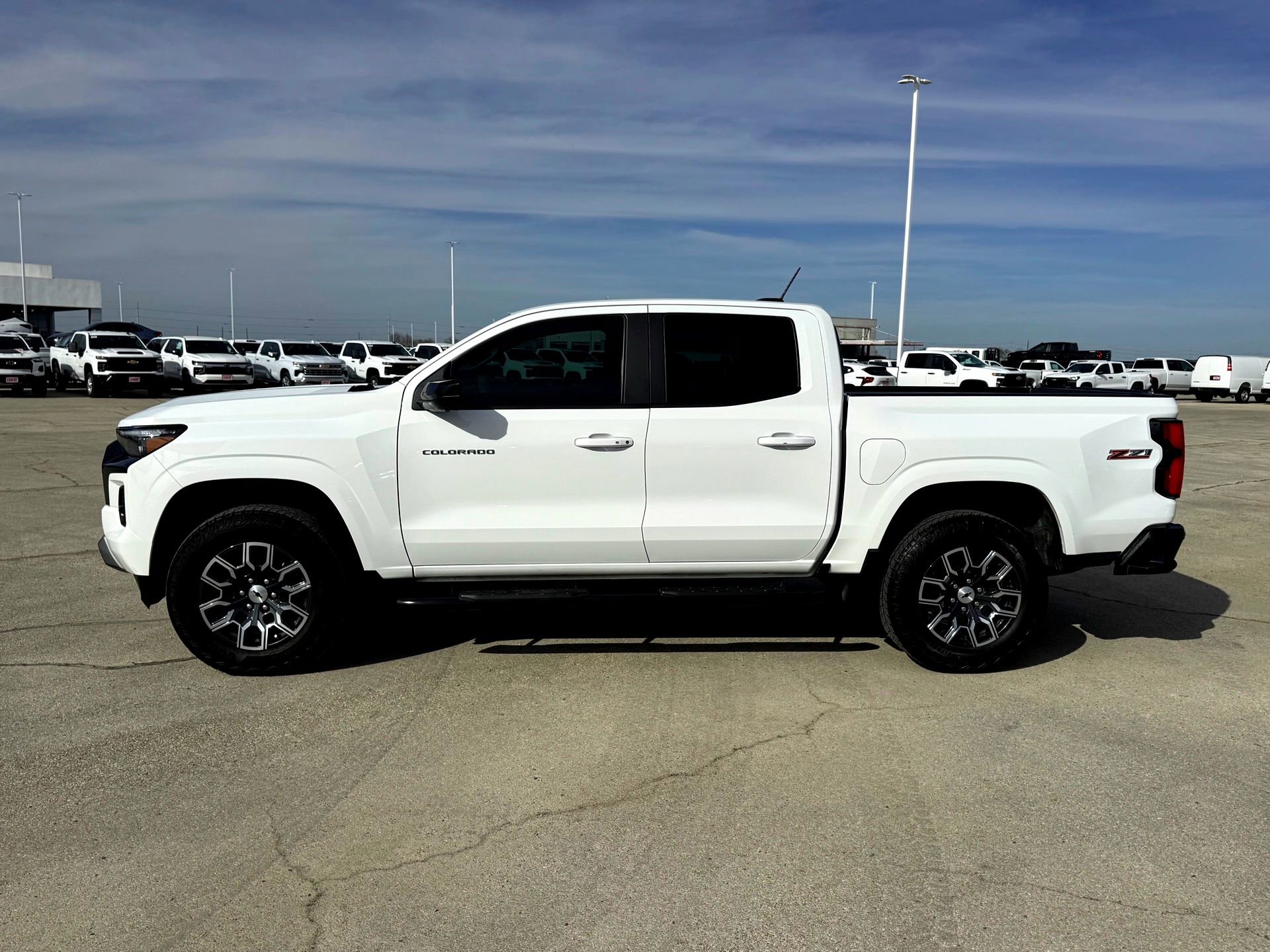 Used 2024 Chevrolet Colorado Z71 w/ Z71 Convenience Package 2 image 9