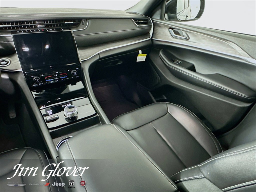 Used 2025 Jeep Grand Cherokee L Limited image 25