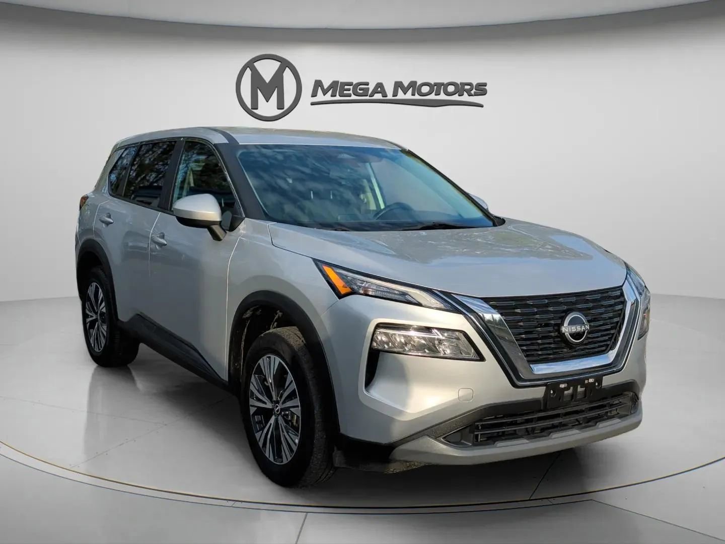 Used 2023 Nissan Rogue SV image 11