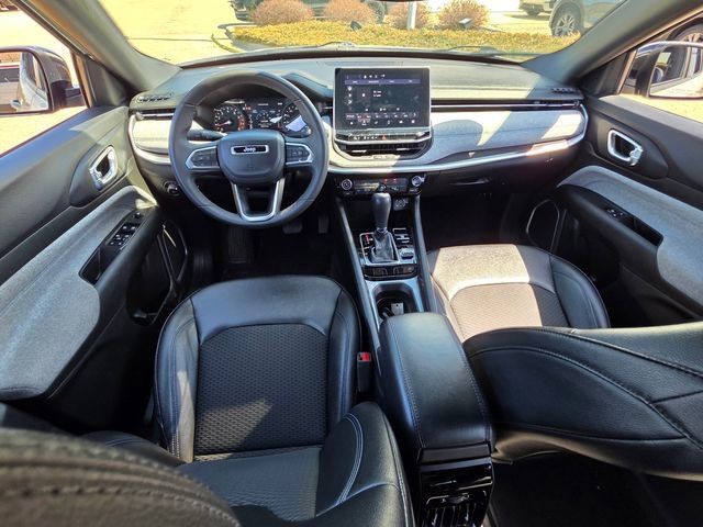 Used 2024 Jeep Compass Latitude AWD/4WD image 7