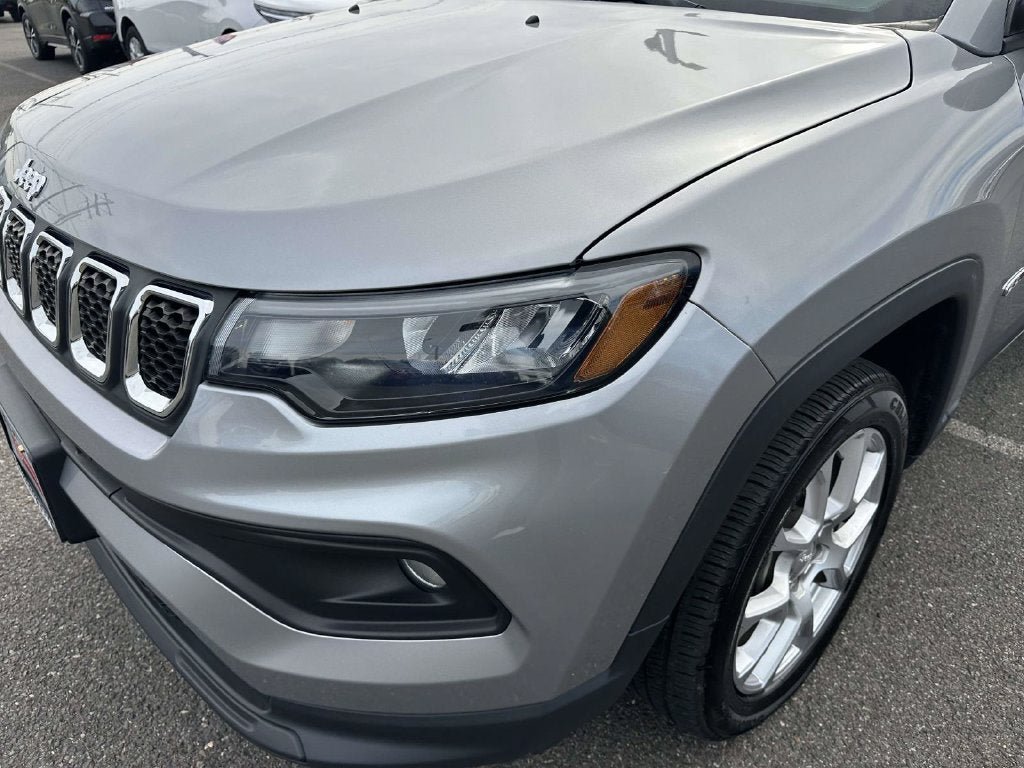 Used 2023 Jeep Compass Latitude AWD/4WD image 8