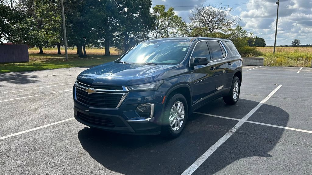 Used 2022 Chevrolet Traverse LS image 3