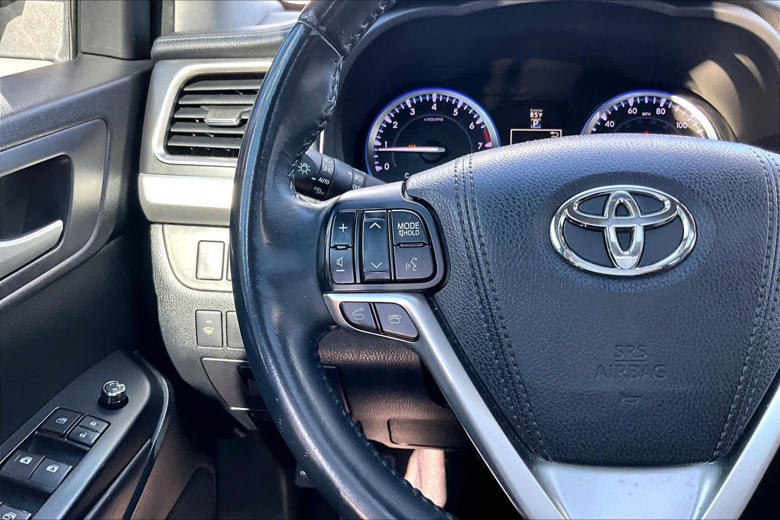 Used 2016 Toyota Highlander XLE AWD/4WD image 24