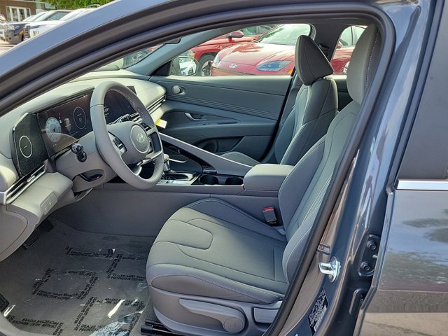 Certified 2025 Hyundai Elantra SEL image 18