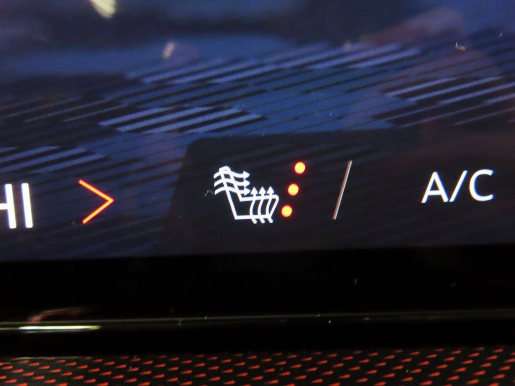 Used 2025 Chevrolet Traverse Z71 image 25