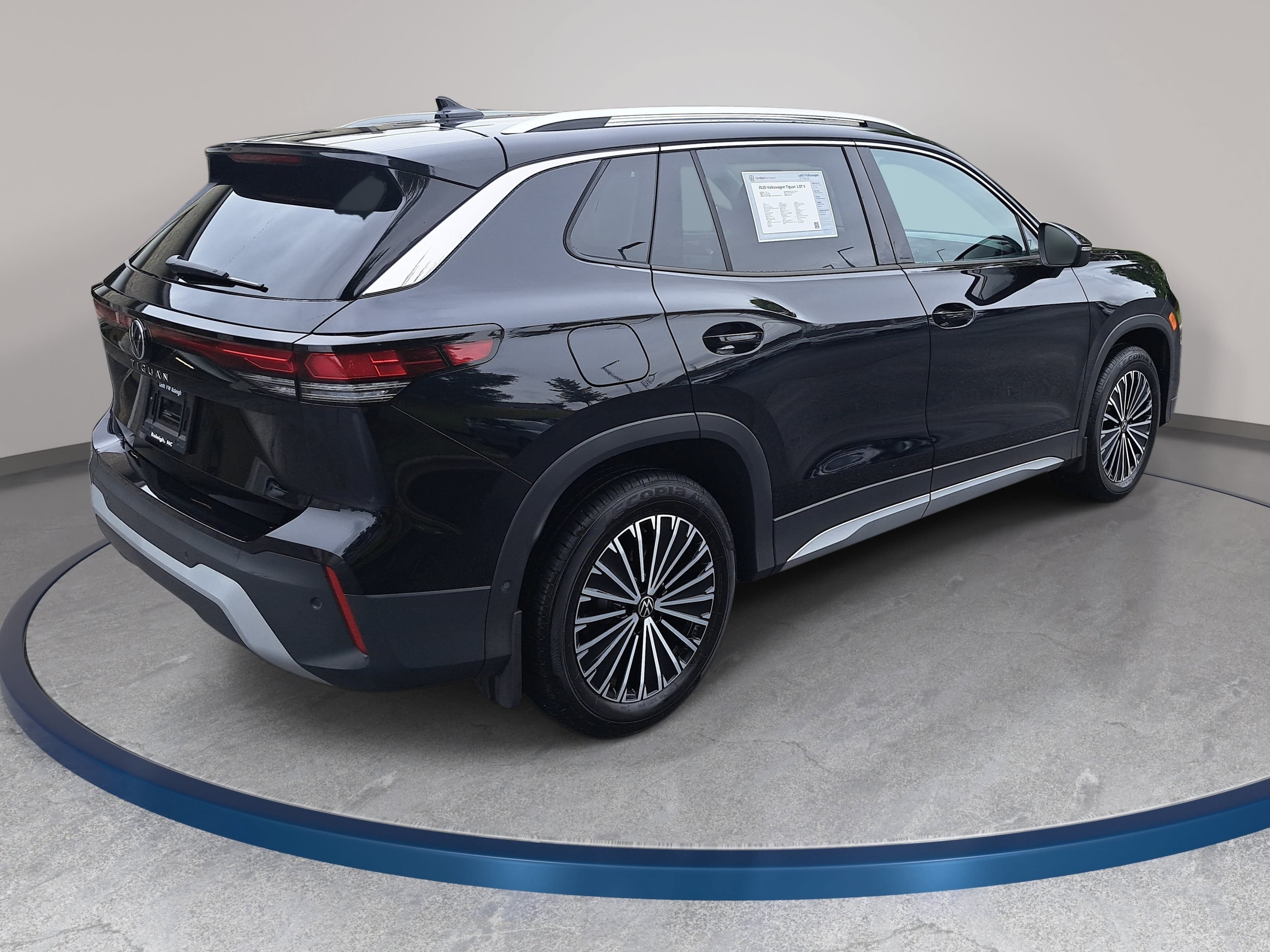Certified 2025 Volkswagen Tiguan S FWD image 5