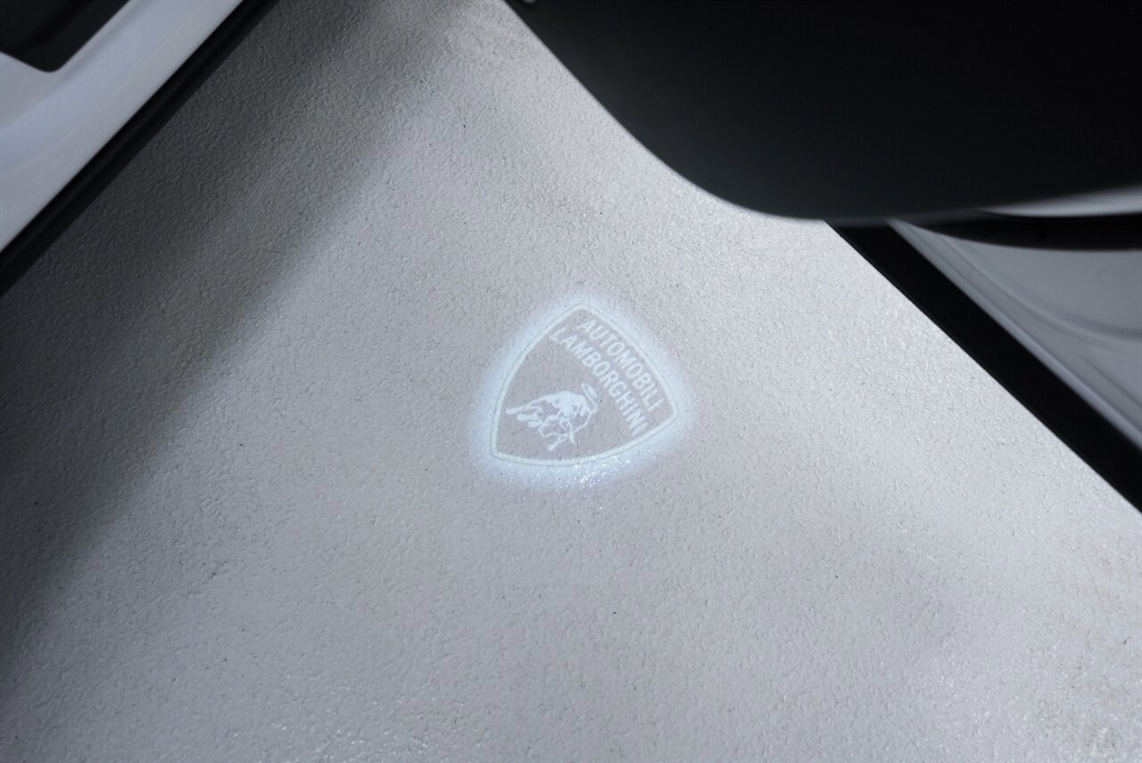 Used 2021 Lamborghini Urus AWD/4WD image 15