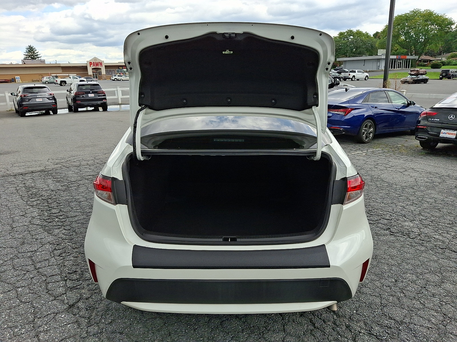 Used 2021 Toyota Corolla LE FWD image 26