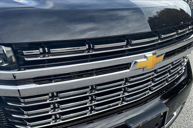 Used 2023 Chevrolet Suburban Premier image 33