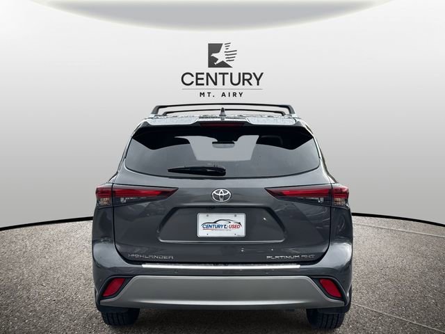 Used 2024 Toyota Highlander Platinum image 3