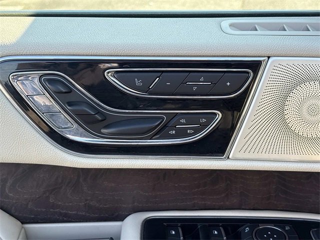 Used 2019 Lincoln Navigator Reserve image 25