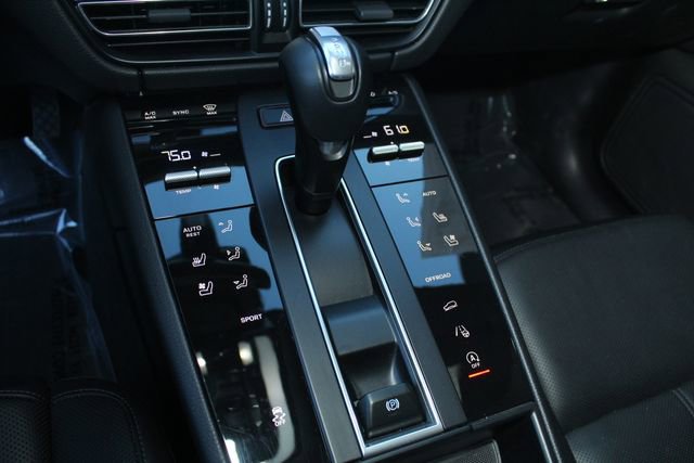 Certified 2023 Porsche Macan image 17