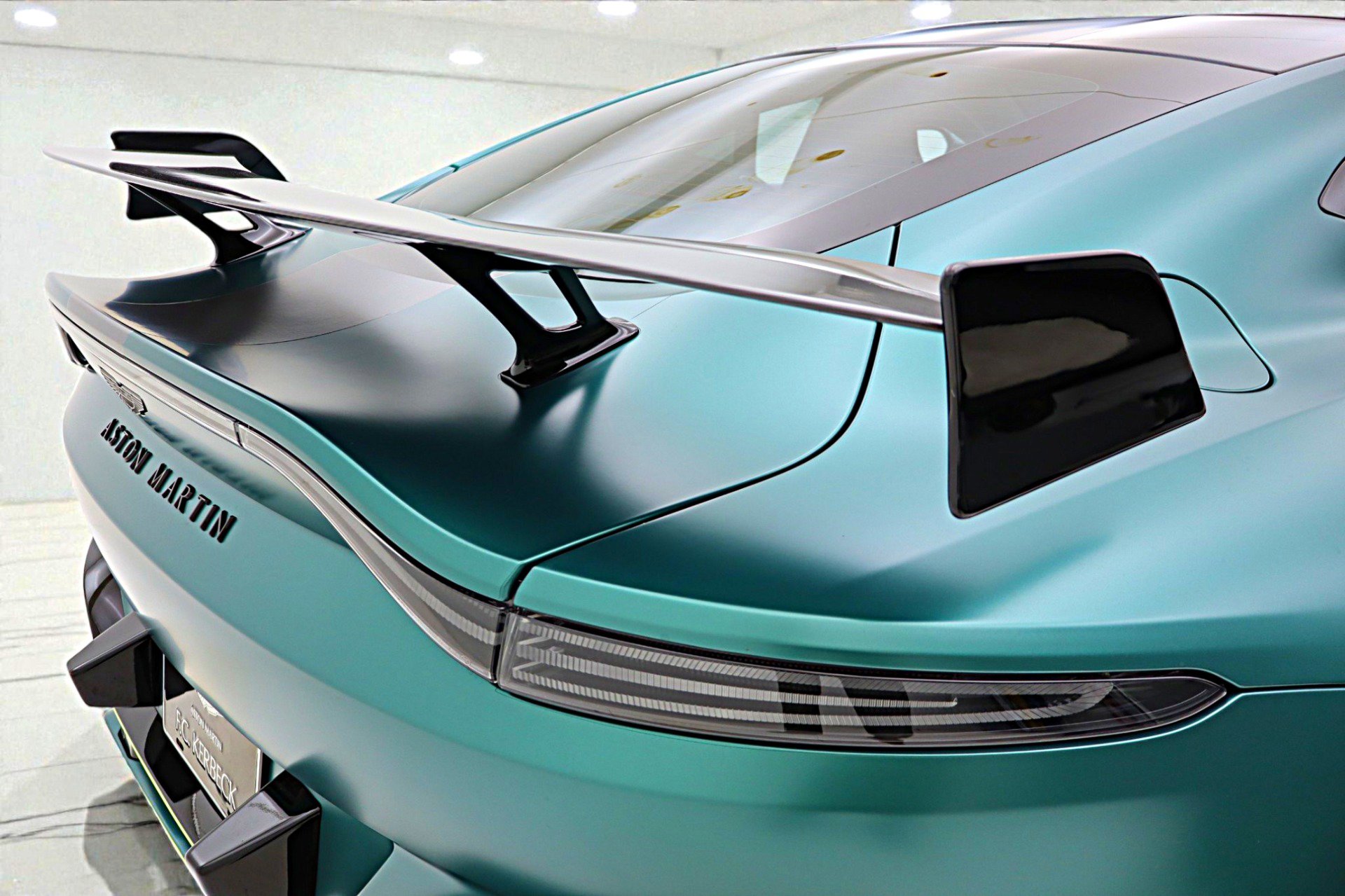 Used 2023 Aston Martin V8 Vantage Coupe image 17