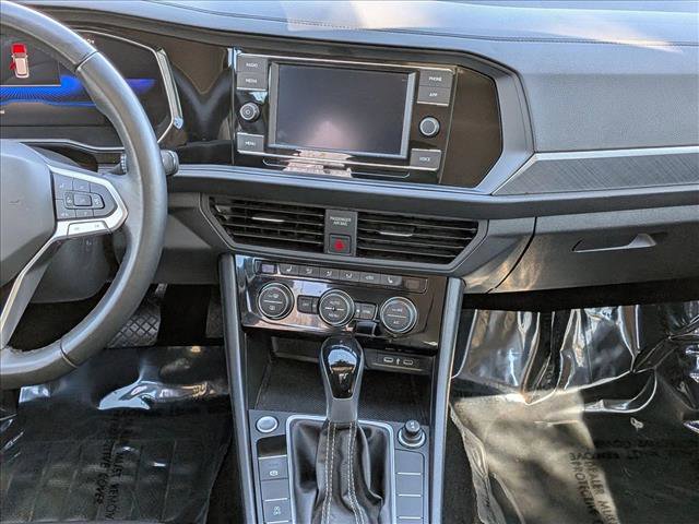 Used 2024 Volkswagen Jetta SE image 12