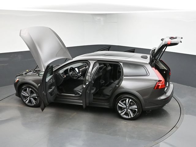 Used 2025 Volvo V60 B5 Cross Country Plus AWD/4WD image 45