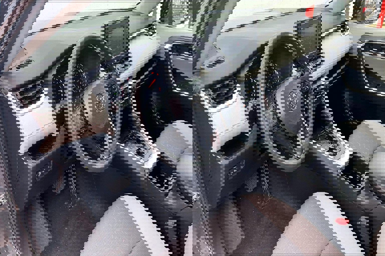 Used 2022 Toyota RAV4 XLE image 18