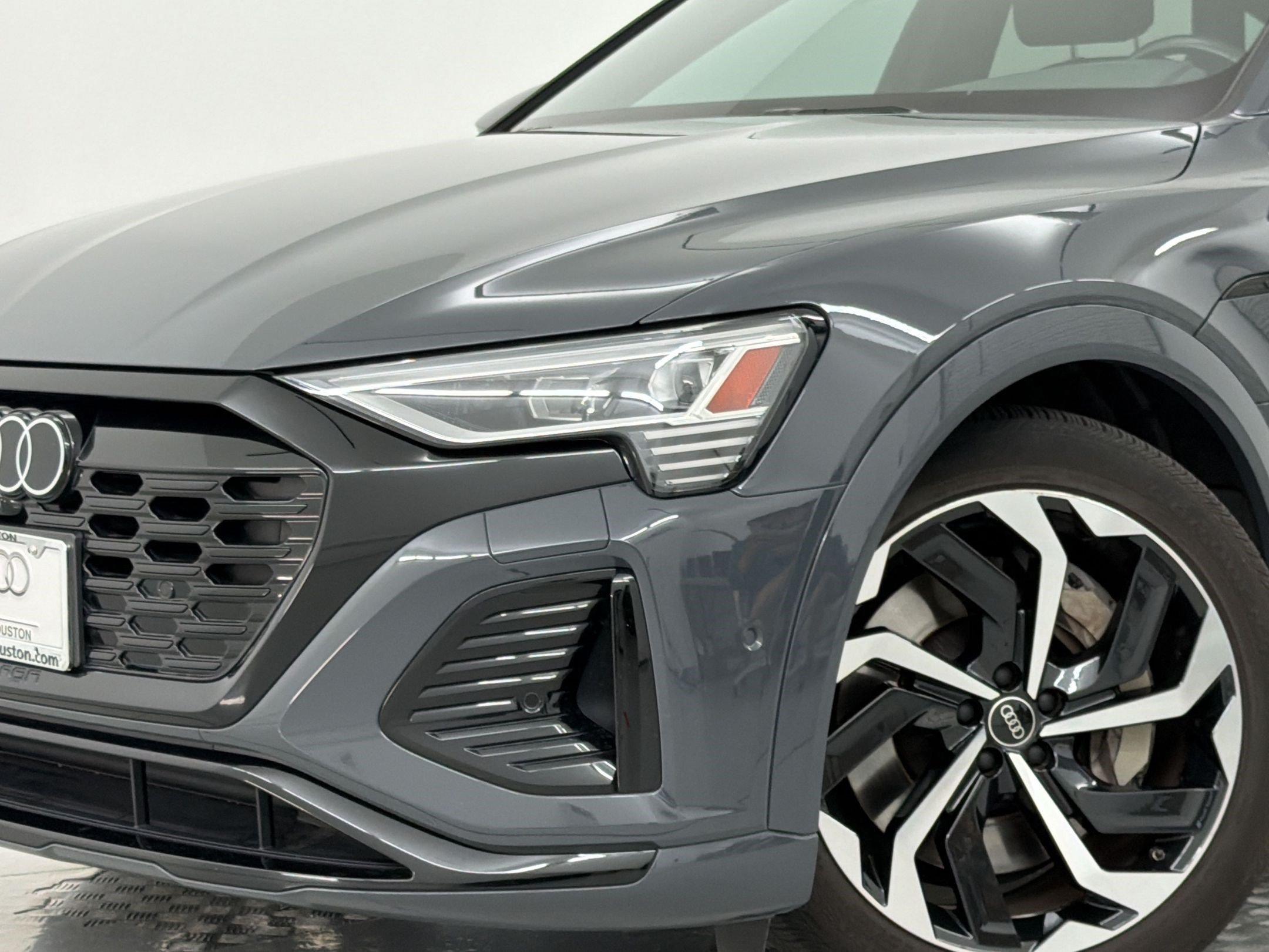 Certified 2024 Audi Q8 e-tron Premium Plus w/ Premium Plus Package AWD/4WD image 11