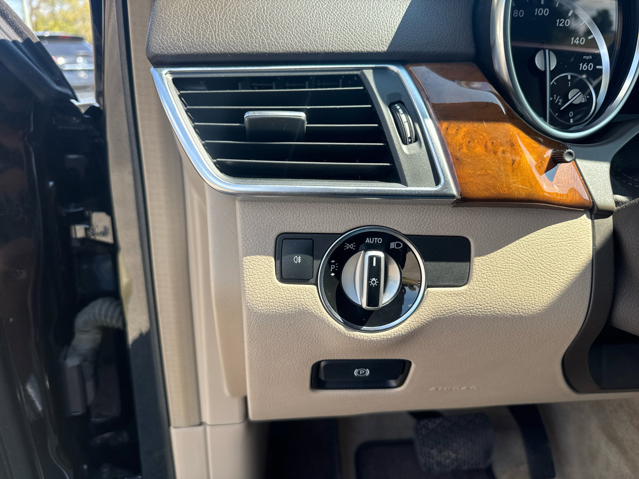 Used 2014 Mercedes-Benz ML 350 BlueTEC 4MATIC image 19