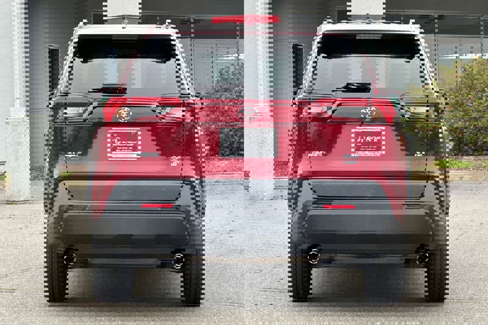 Used 2022 Toyota RAV4 XLE image 8