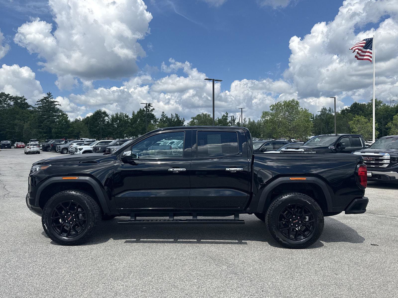 Used 2023 GMC Canyon Denali w/ Denali Black Edition AWD/4WD image 3