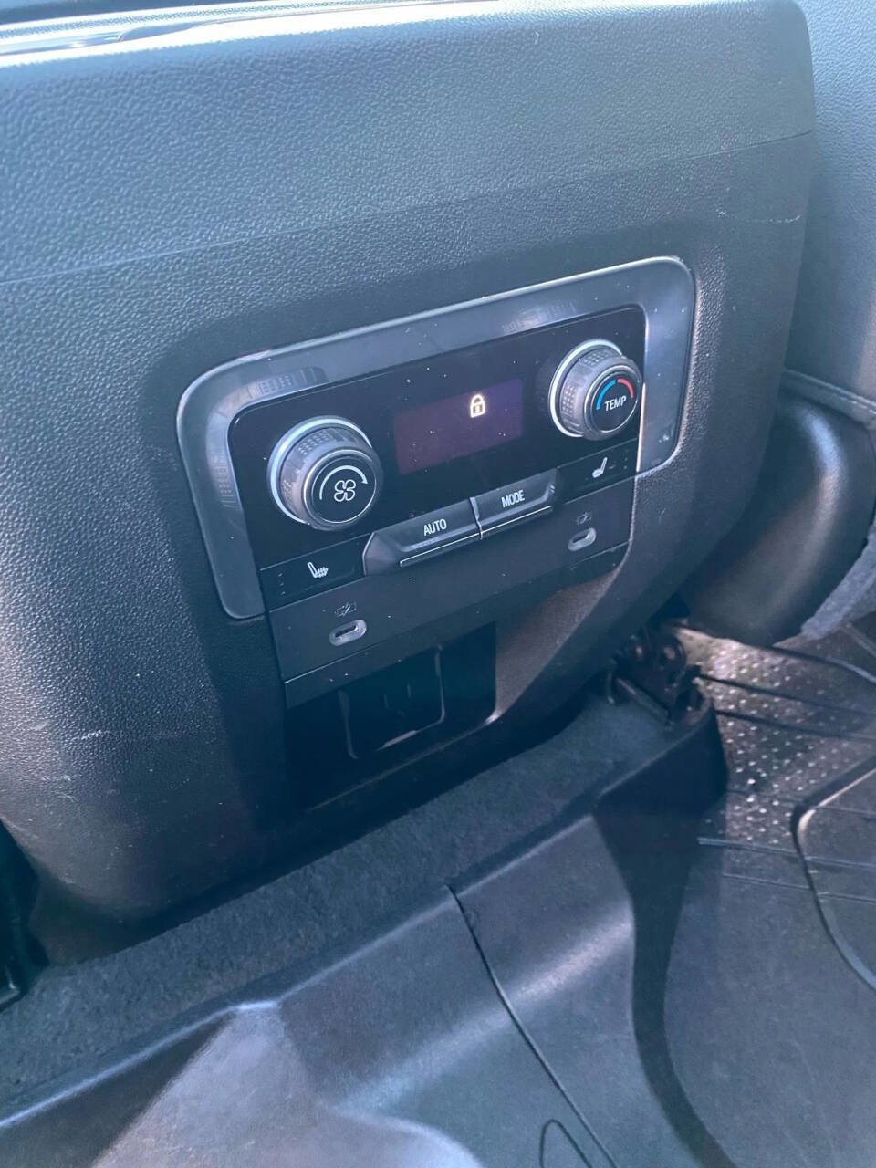 Used 2021 Chevrolet Suburban RST w/ Luxury Package image 26