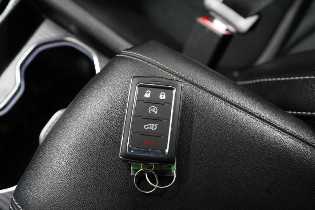 Used 2025 Jeep Grand Cherokee Altitude AWD/4WD image 30