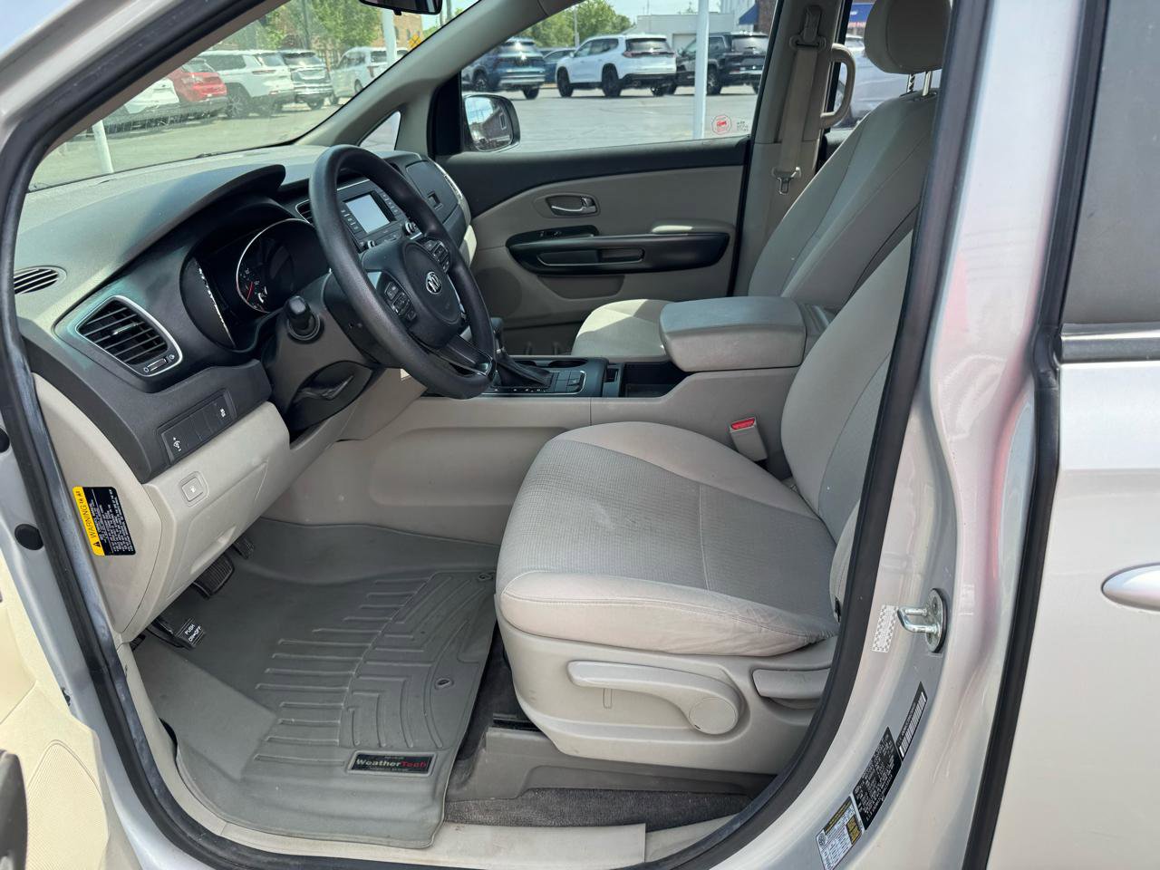 Used 2017 Kia Sedona L FWD image 14