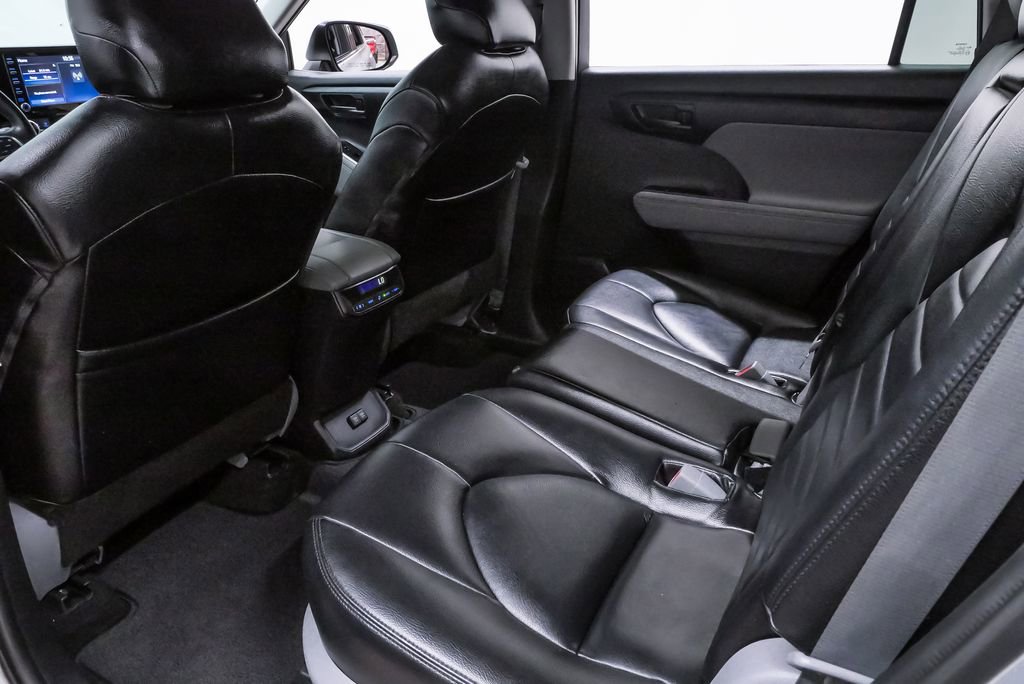 Used 2020 Toyota Highlander LE FWD image 10