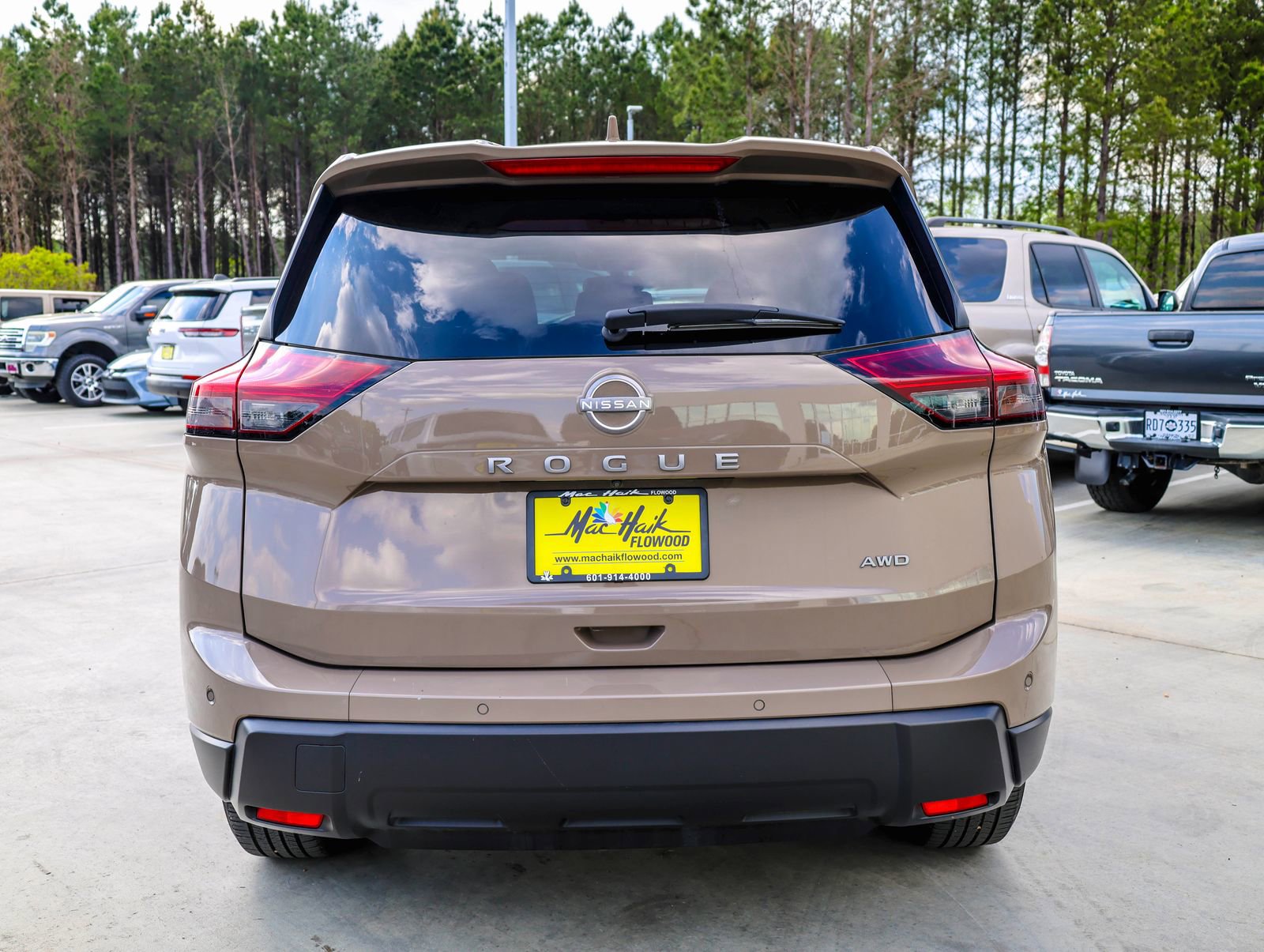 Used 2025 Nissan Rogue SV image 6