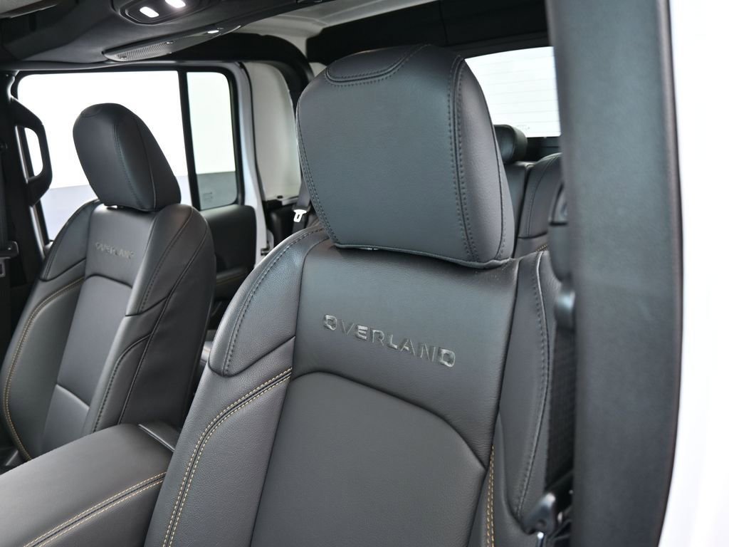 Used 2024 Jeep Gladiator Sport w/ Premium Package image 14