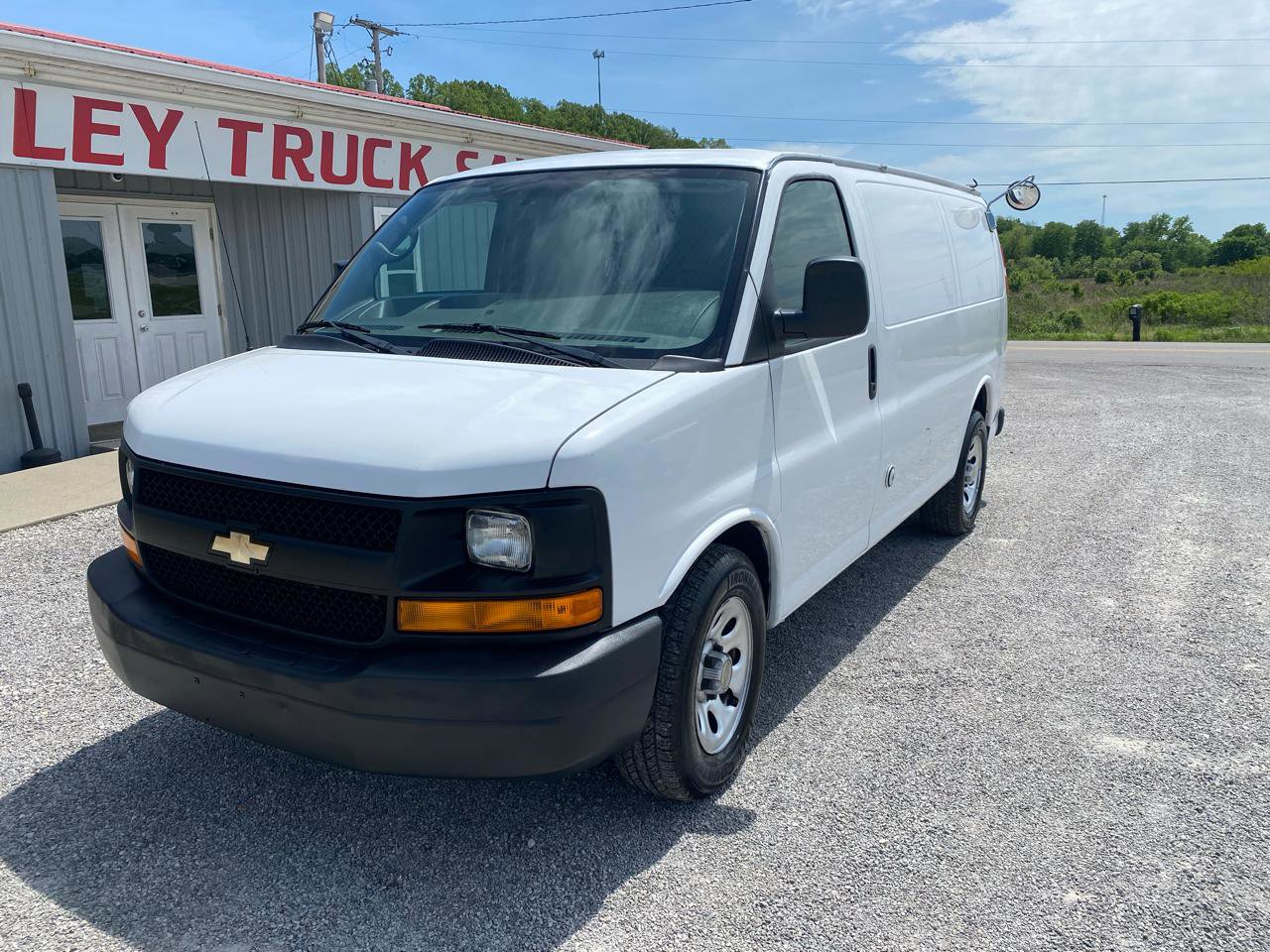 Used 2011 Chevrolet Express 1500 RWD image 3