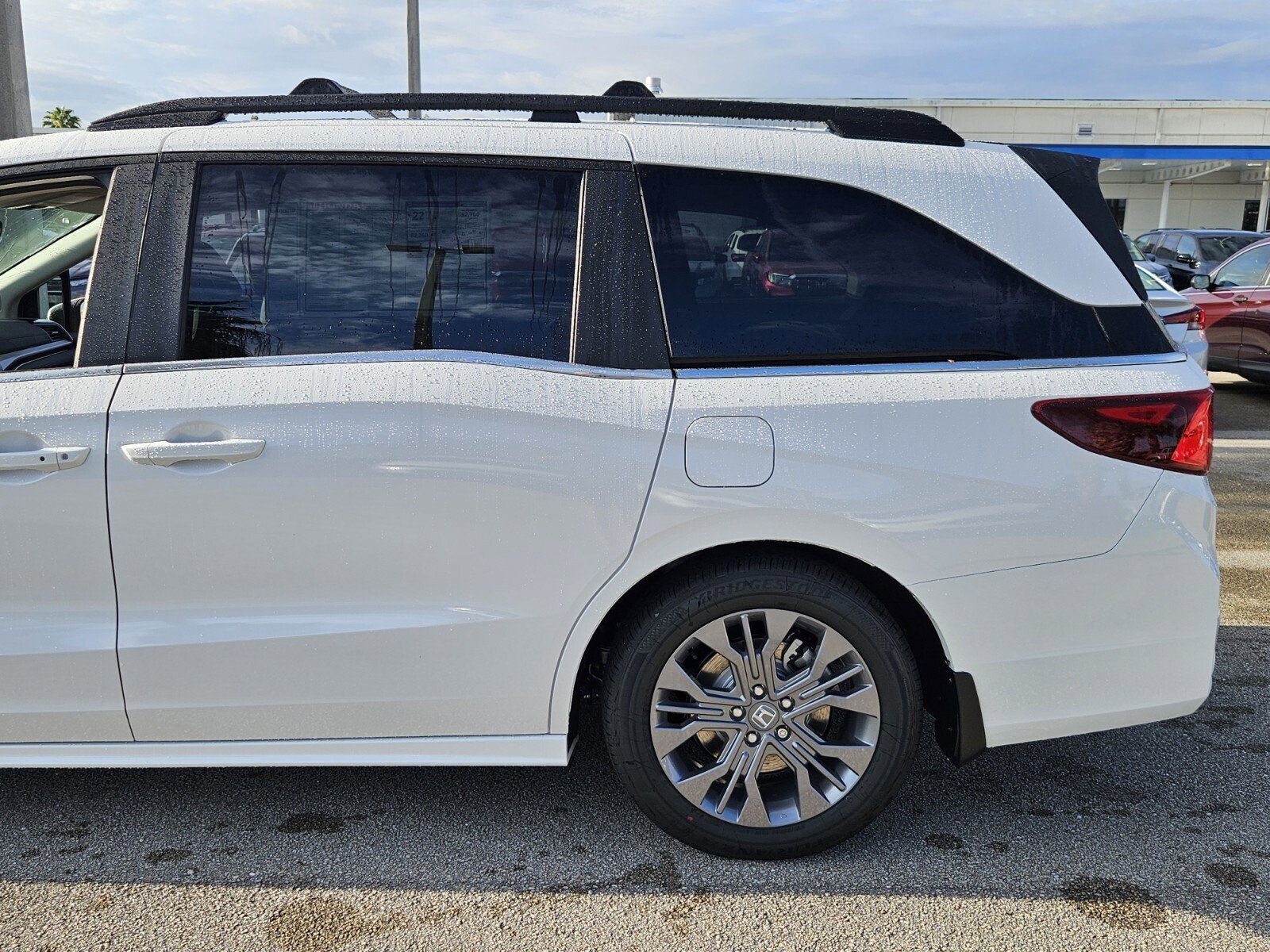 New 2026 Honda Odyssey Touring image 7