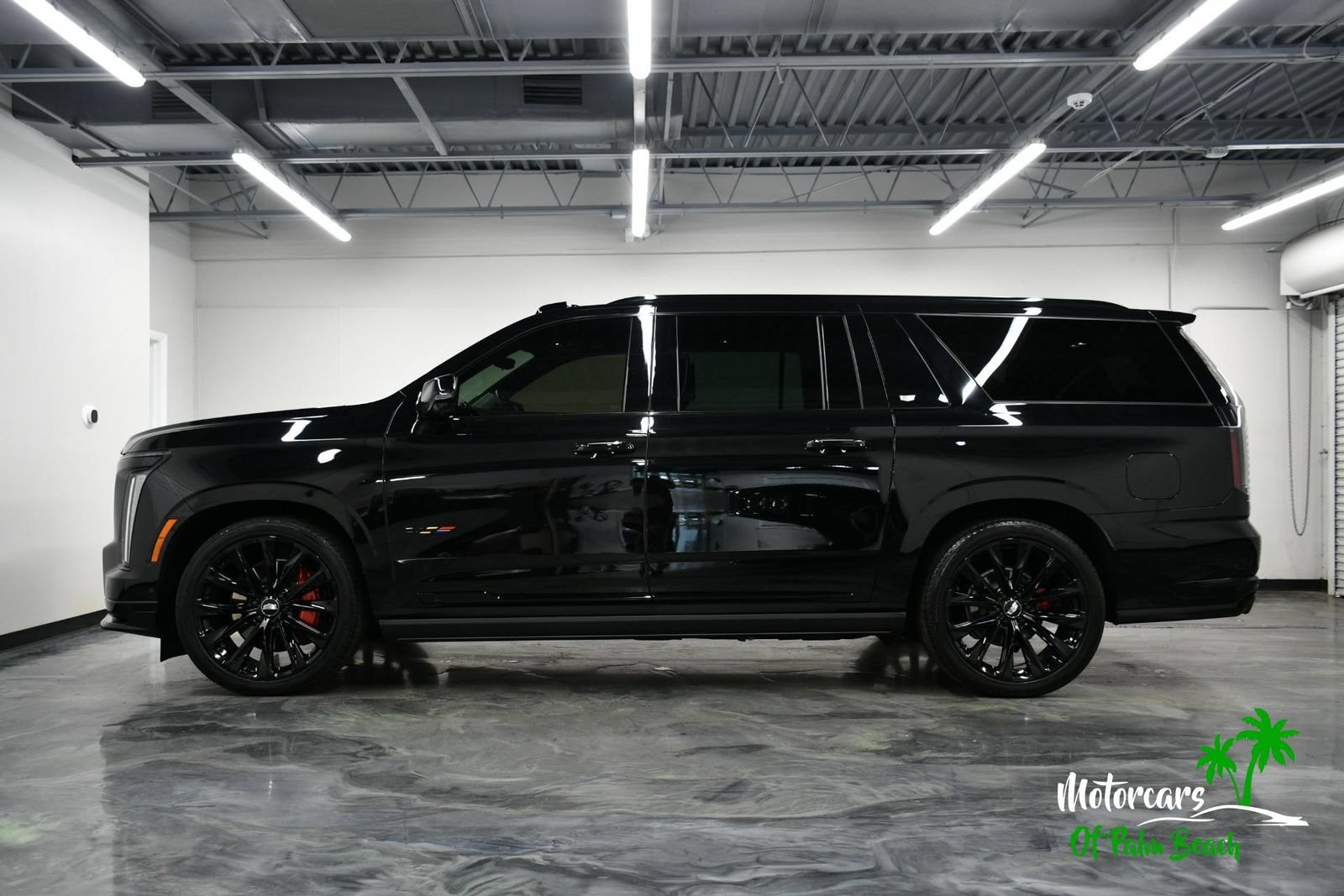 Used 2026 Cadillac Escalade ESV V w/ LPO, ONYX Package AWD/4WD image 4