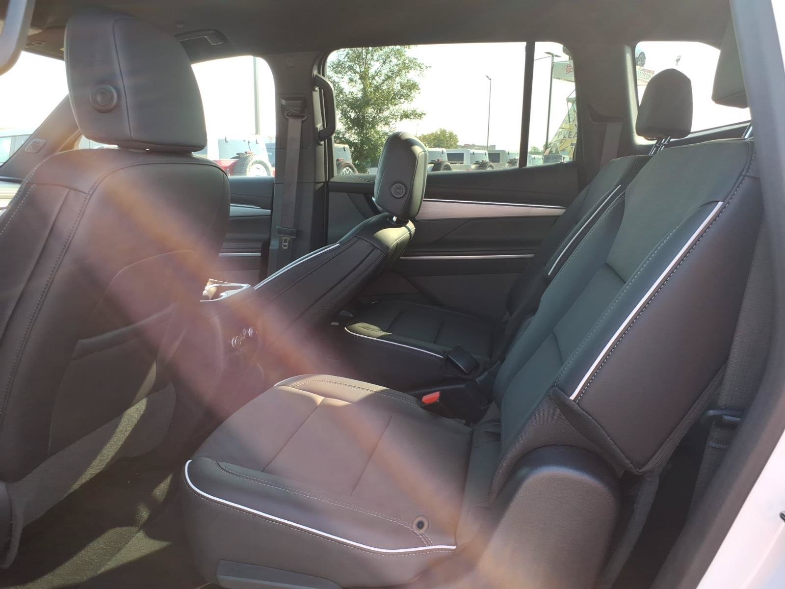 Used 2025 Buick Enclave Preferred AWD/4WD image 13