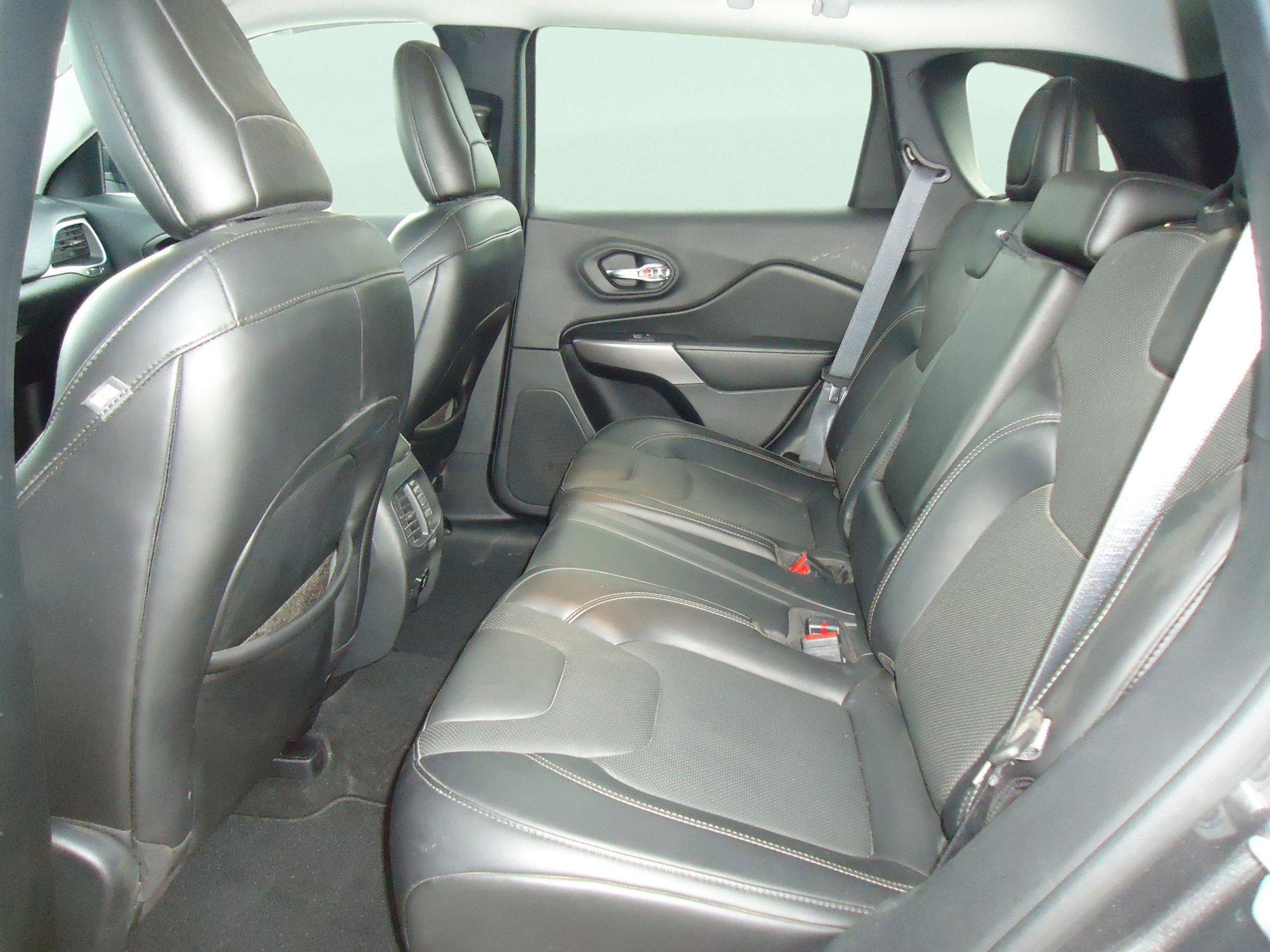 Used 2021 Jeep Cherokee Latitude Lux w/ Comfort/Convenience Group image 29