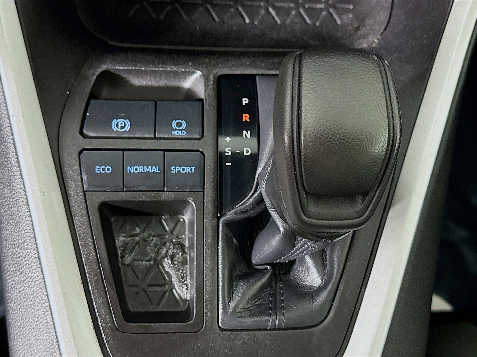 Used 2022 Toyota RAV4 XLE image 20