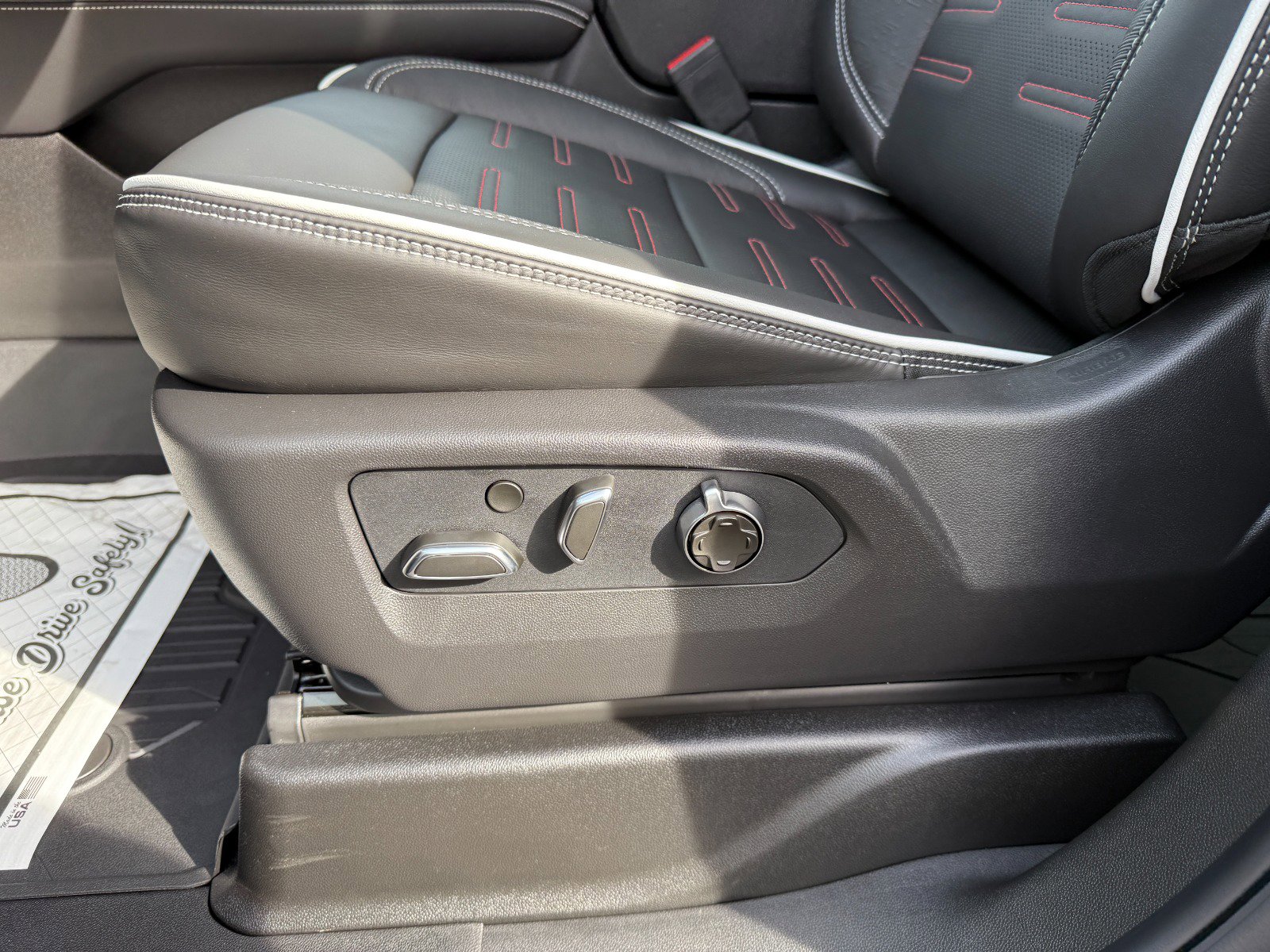 New 2026 GMC Yukon XL AT4 Ultimate w/ LPO, Floor Liner Package image 29