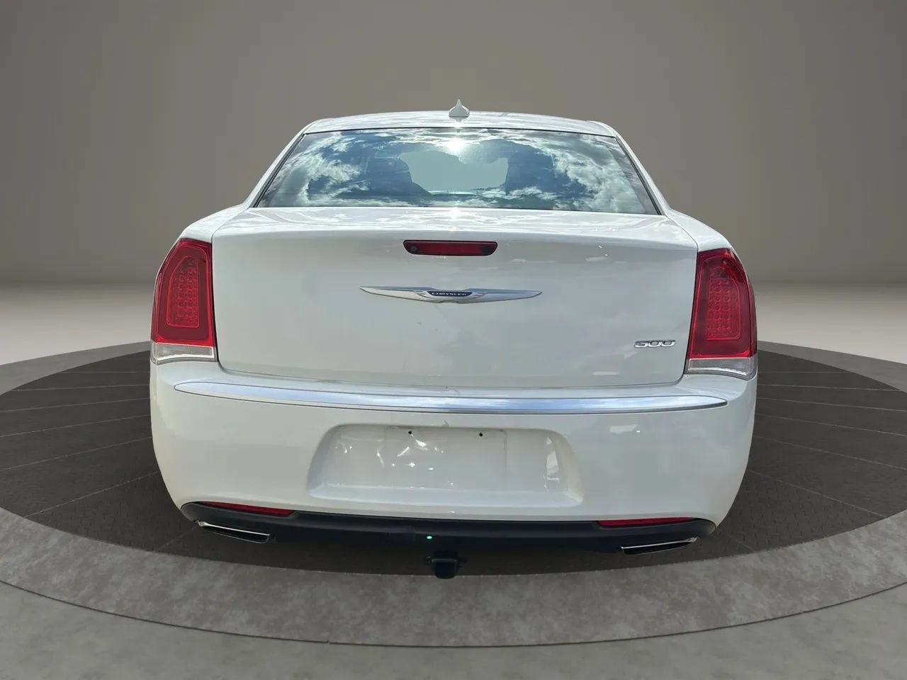 Used 2019 Chrysler 300 Touring w/ Chrome Appearance Package RWD image 6