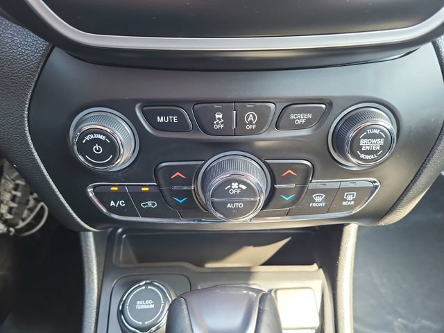 Used 2021 Jeep Cherokee Latitude Lux w/ Comfort/Convenience Group AWD/4WD image 22