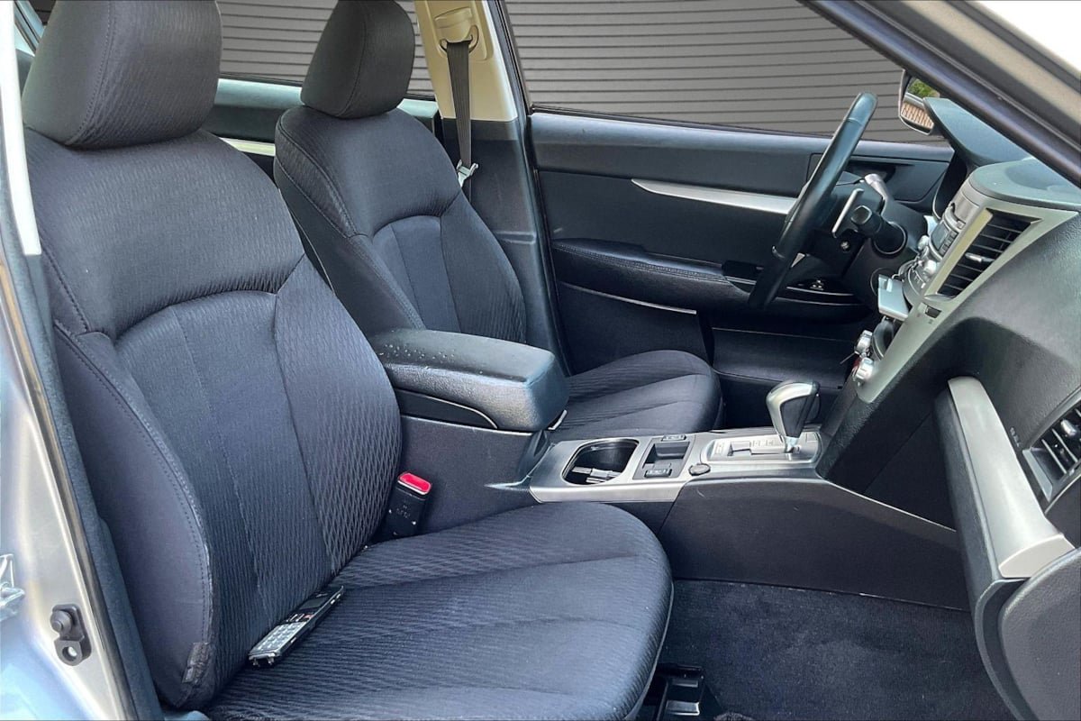 Used 2010 Subaru Legacy 2.5i Premium AWD/4WD image 26