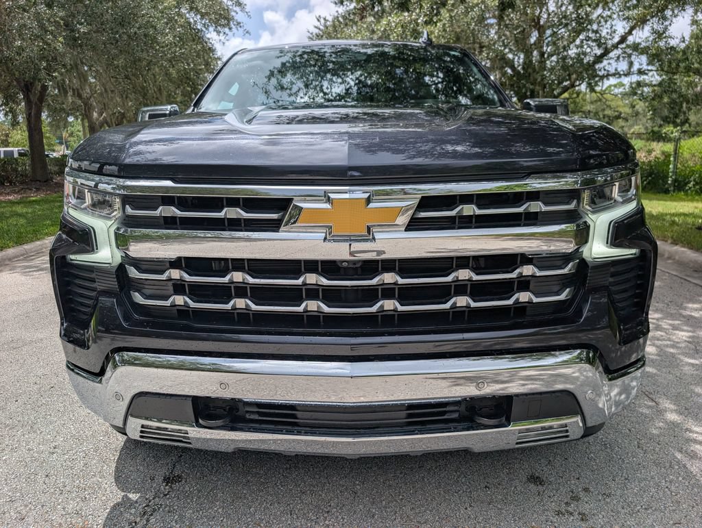 Used 2022 Chevrolet Silverado 1500 LTZ w/ Technology Package AWD/4WD image 2